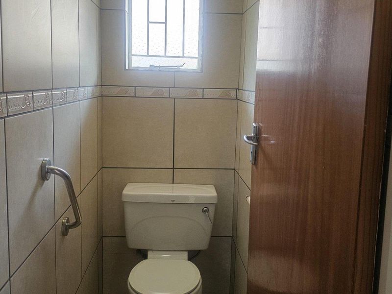 3 bedroom apartment for sale in elandsrand - Photo 7