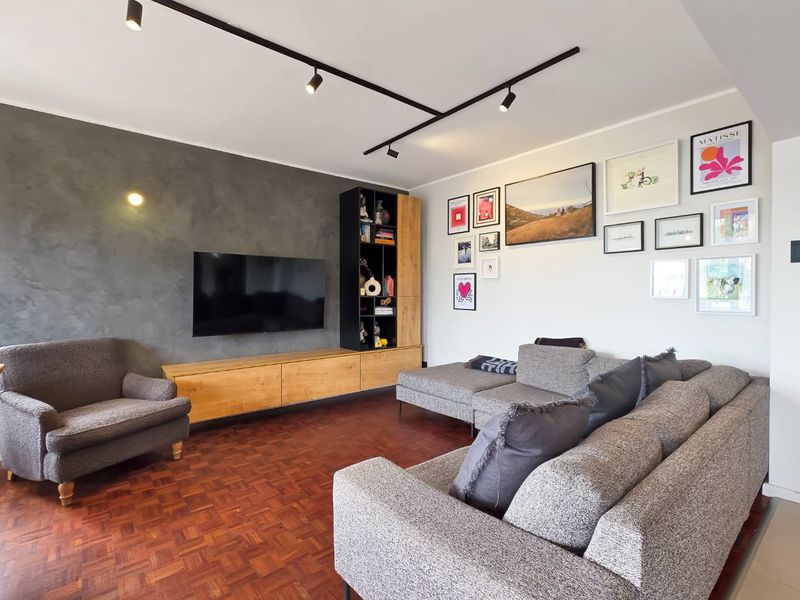 North east facing corner apartment with two balconies and automated garage | Sea Point - Photo 10