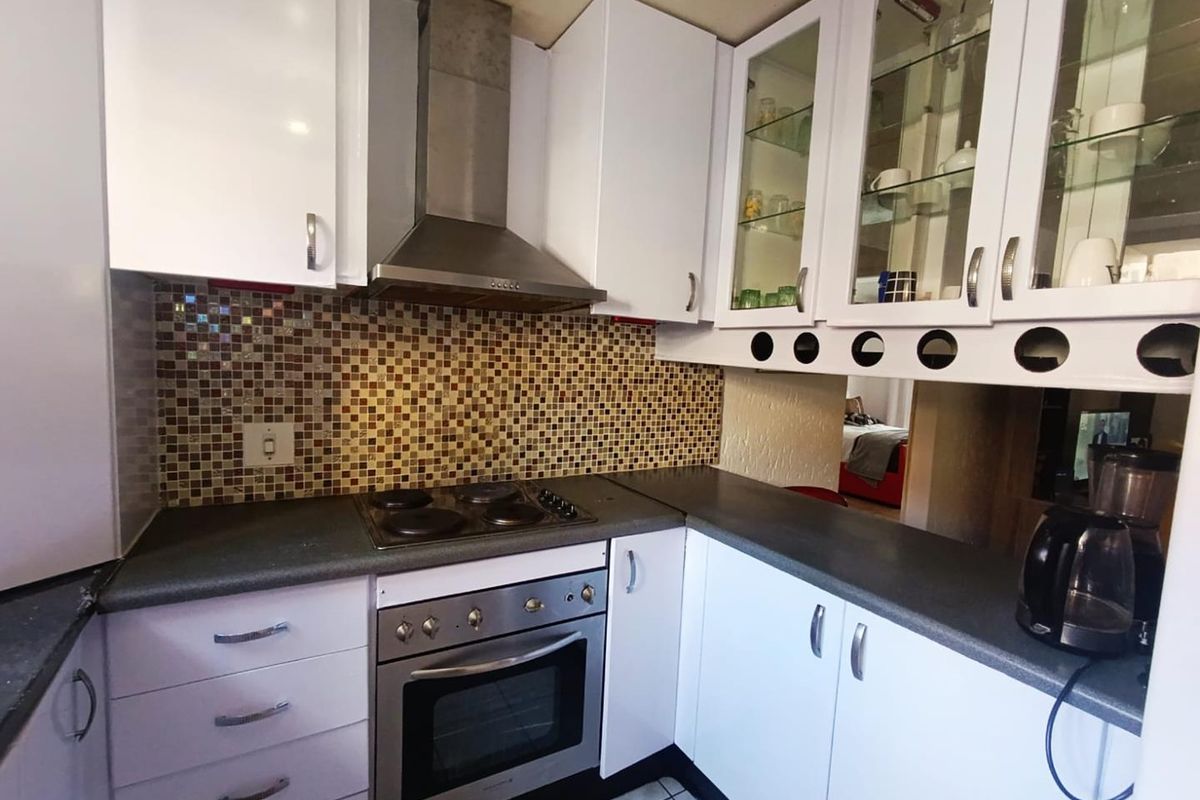 A perfect ground floor unit awaits you !!! - Photo 2