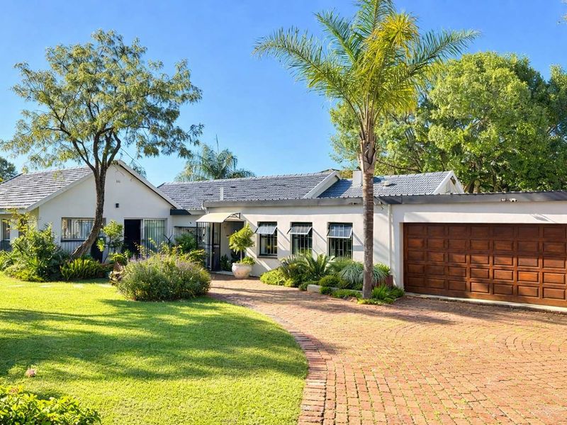 Sophisticated Family Living with Solar Excellence, Private Flatlet & Executive Workspaces - Photo 4