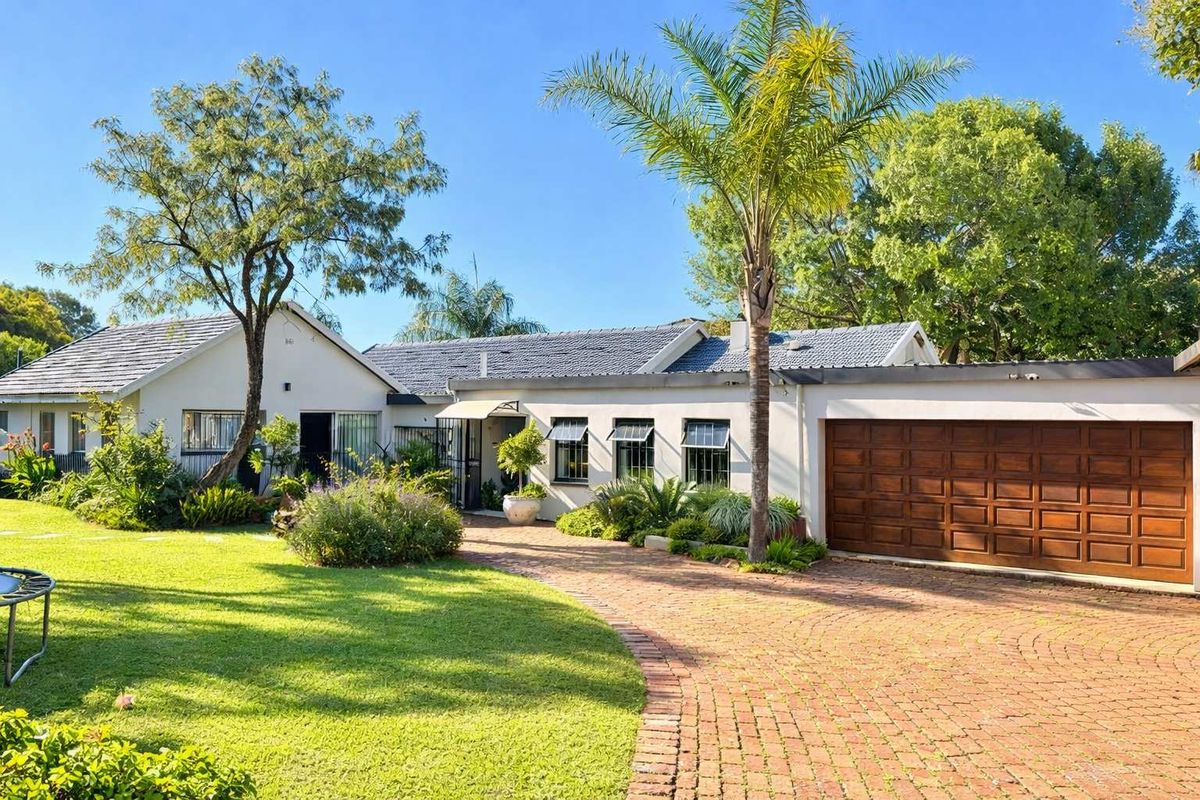 Sophisticated Family Living with Solar Excellence, Private Flatlet & Executive Workspaces - Photo 4