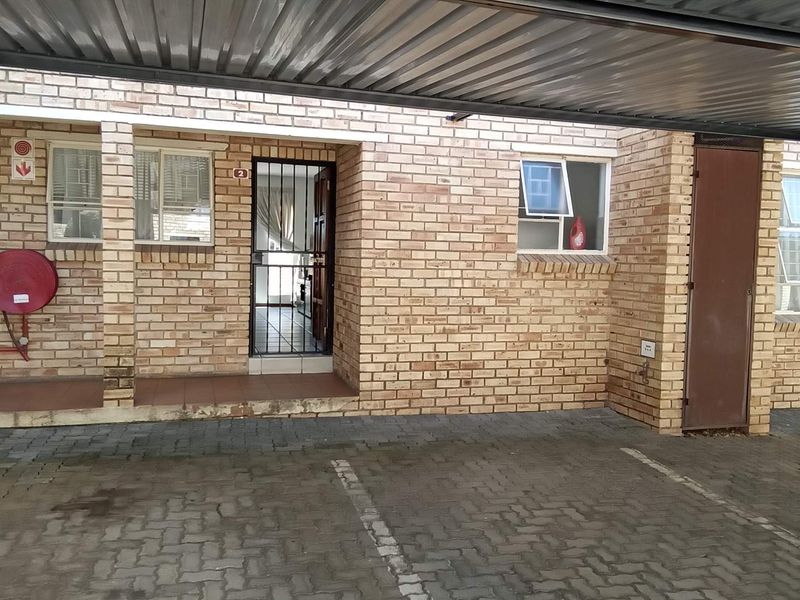 INVESTORS DREAM OR BEGINNERS R895 000 - Photo 4