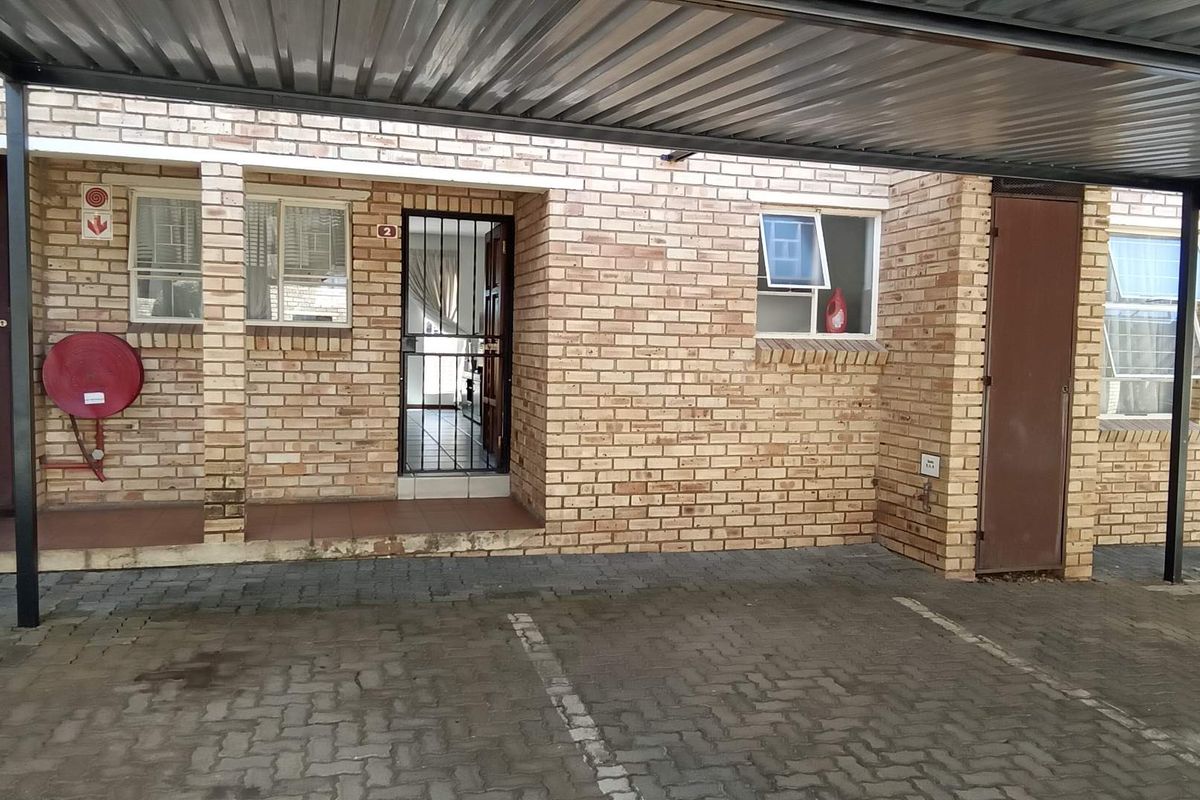 INVESTORS DREAM OR BEGINNERS R895 000 - Photo 4