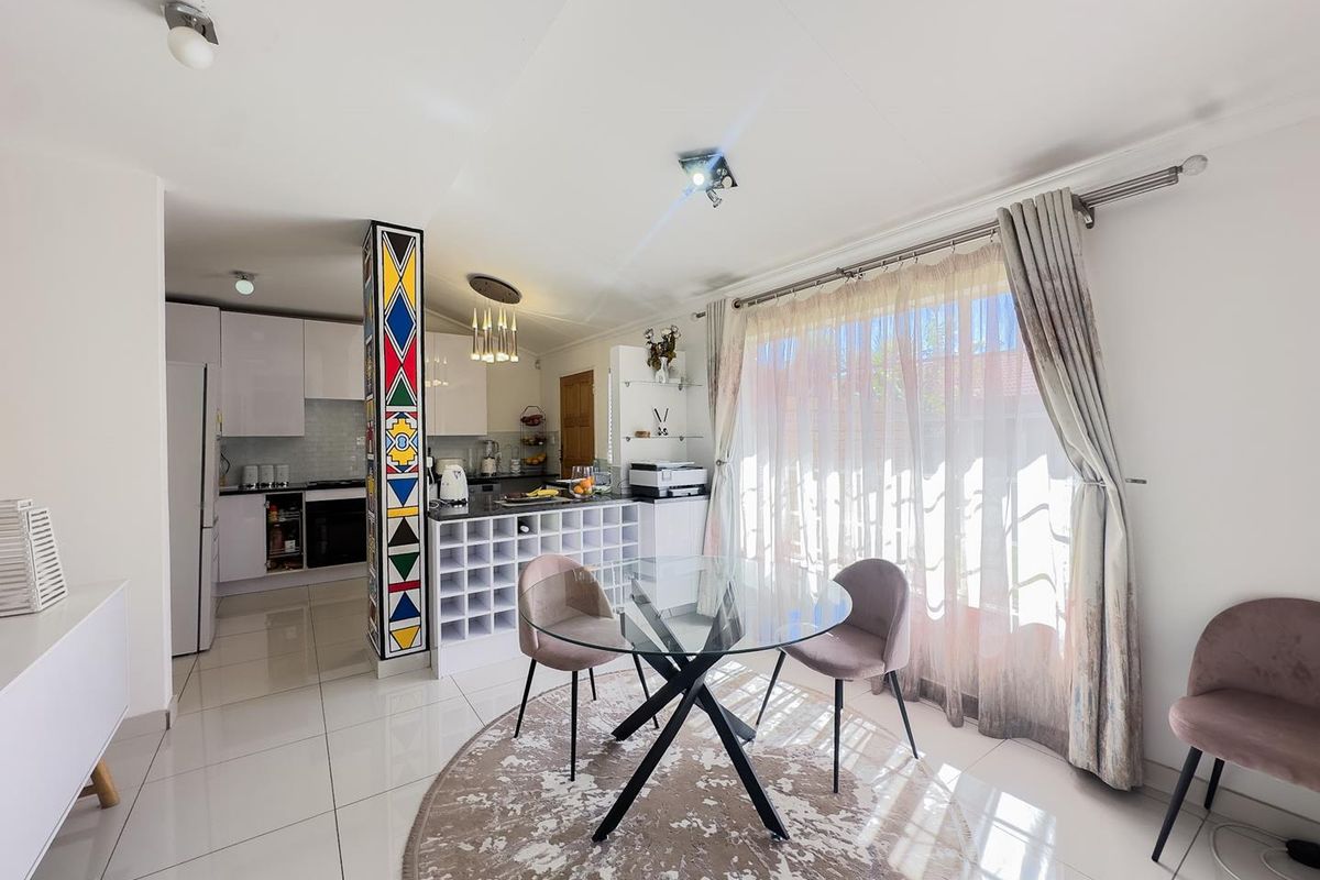 3 Bedroom Duplex with Private Garden - Photo 5