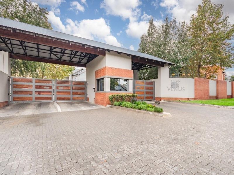 Upstairs unit. - Photo 2