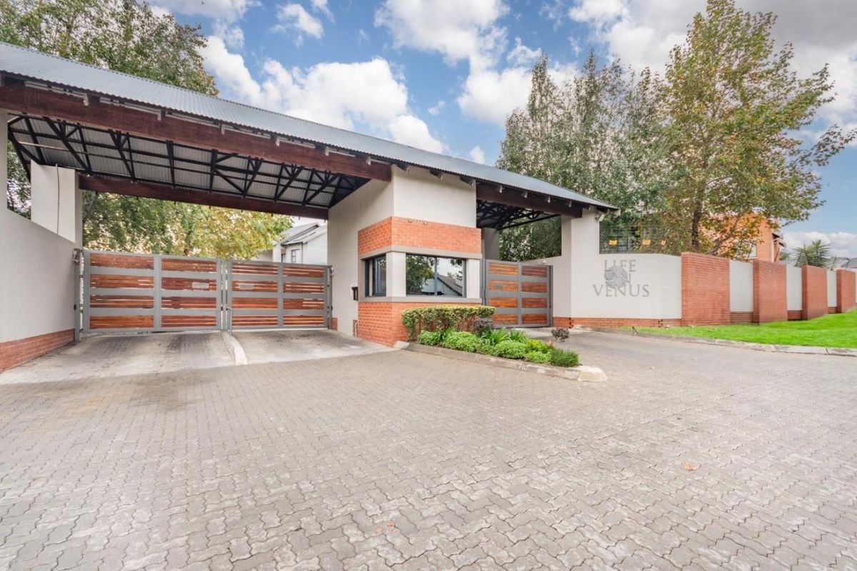 Upstairs unit. - Photo 2