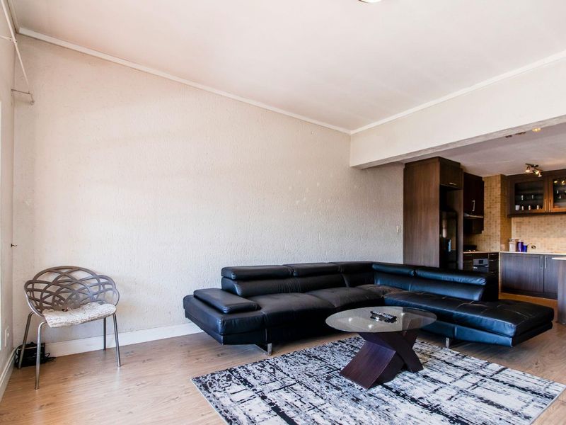 BRILLIANTLY PRICED 2 BED APARTMENT - Photo 3