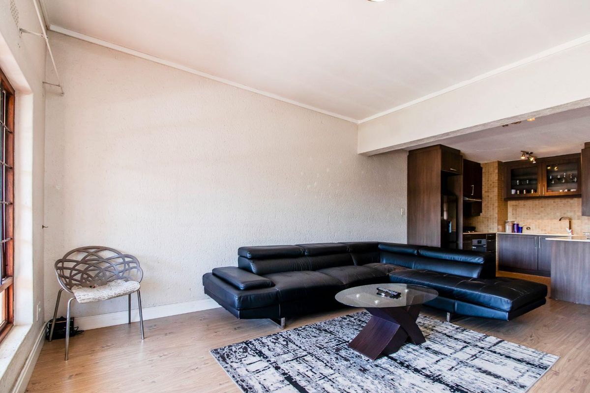 BRILLIANTLY PRICED 2 BED APARTMENT - Photo 3