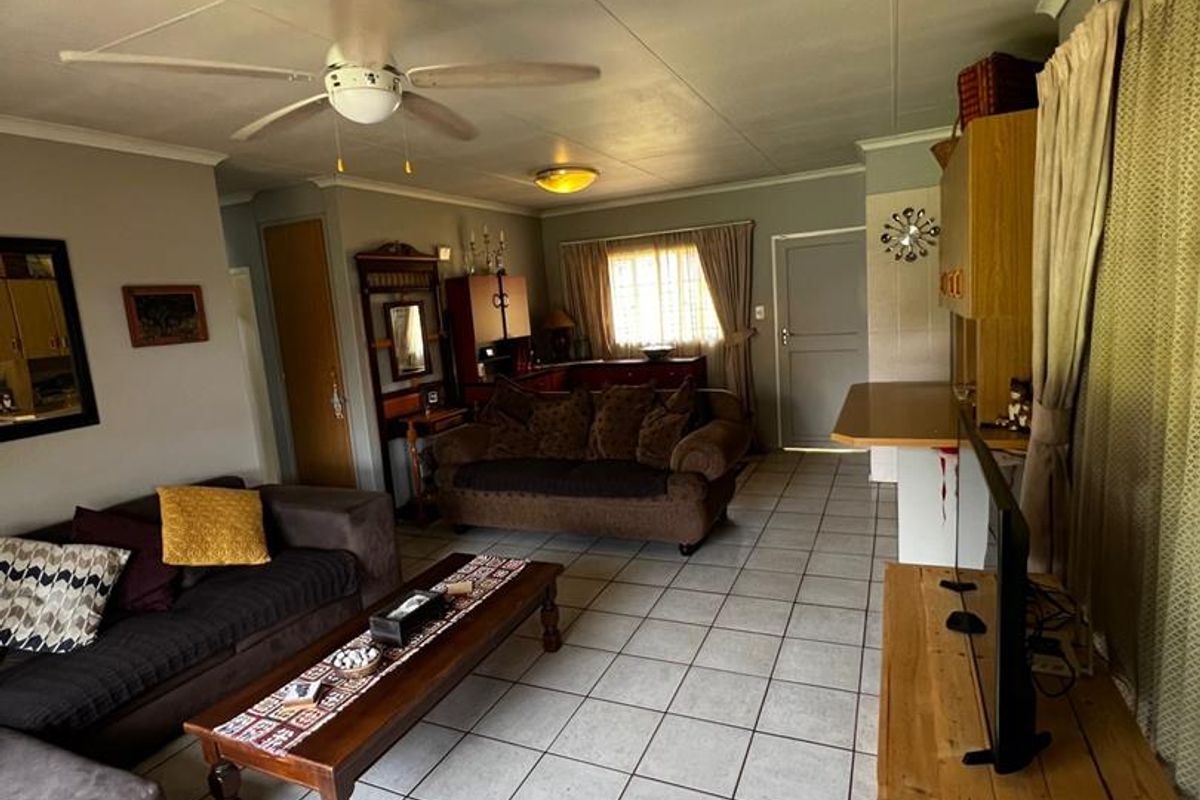 Spacious 3-bedroom town house is your home - Photo 3