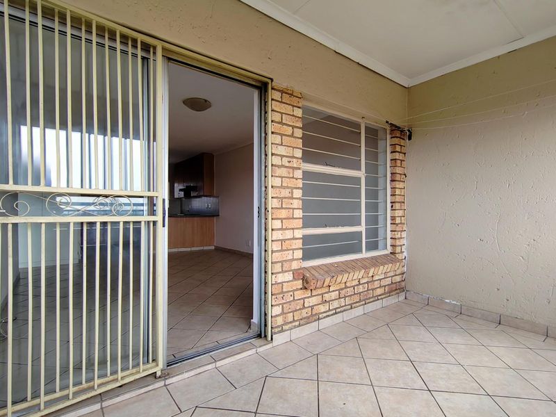 Perfect 2Bedroom Ground Floor Apartment! - Photo 8