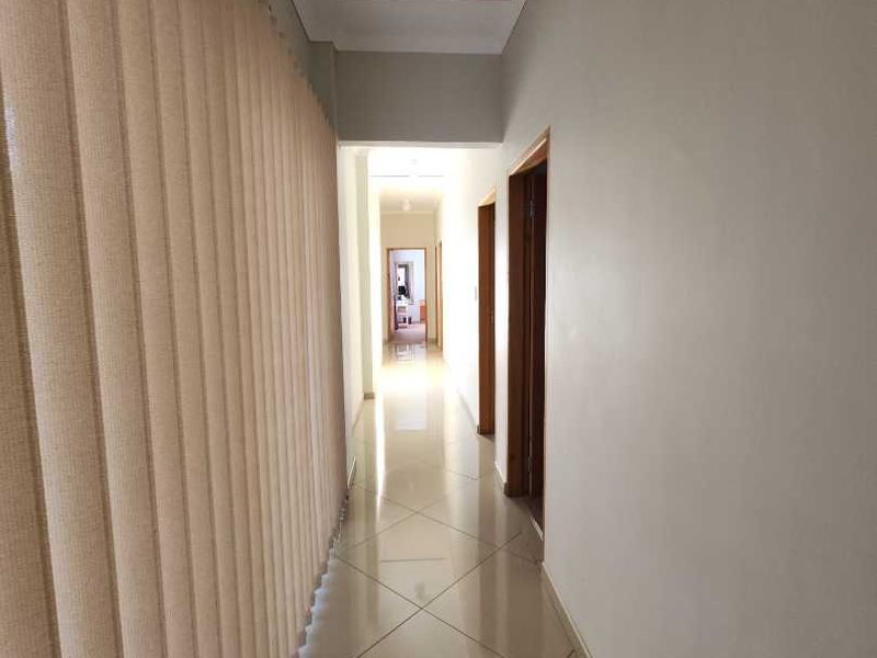 5-Bedroom house.on corner erf, priced to sell or nearest cash offer!!! - Photo 10