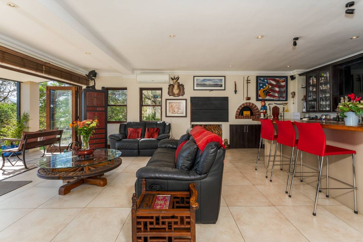 Estate living at its finest boasting stunning views and spacious living options for the extended family - Photo 4
