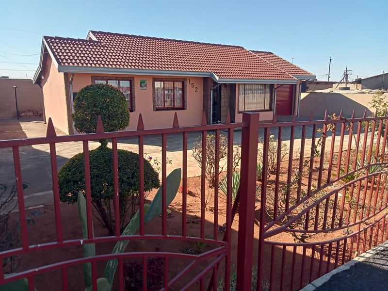 3 Bedroom house for sale - Photo 1