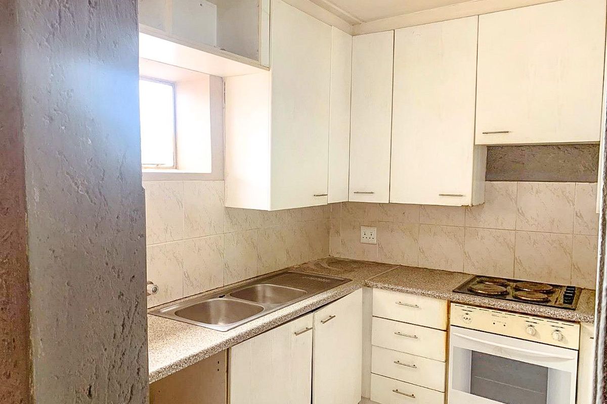 Live in Style: 2-Bedroom with Pool & Braai Area - Photo 4