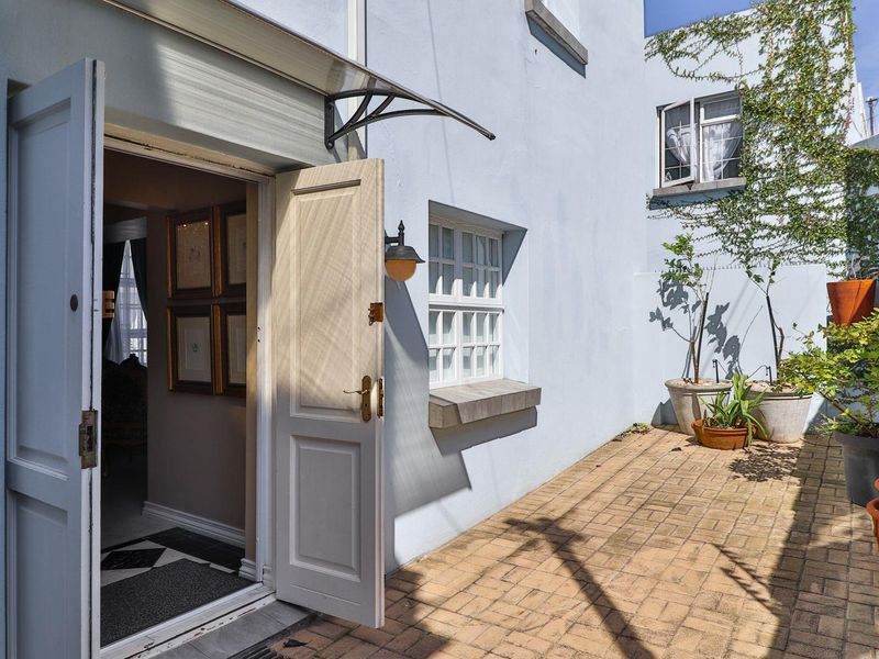 Renovated Sophistication - Photo 5