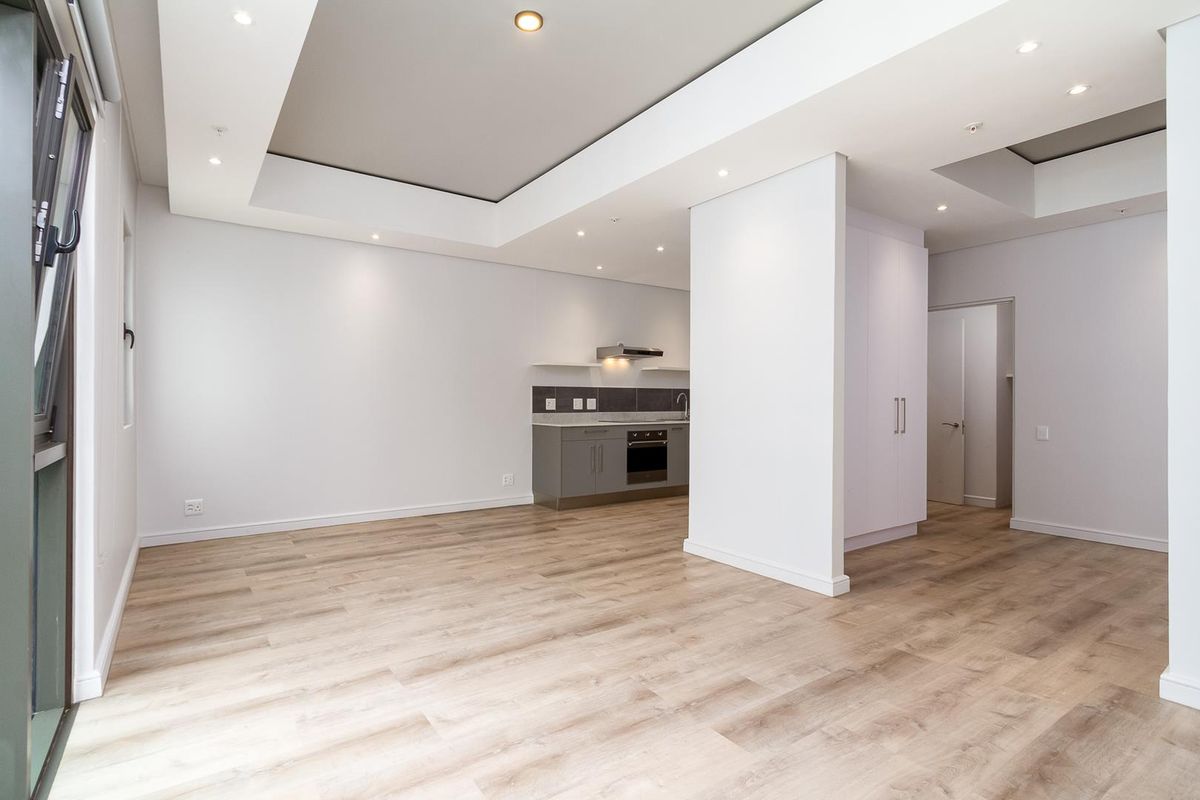Modern One-Bedroom Apartment in Harbour Arch - Photo 2