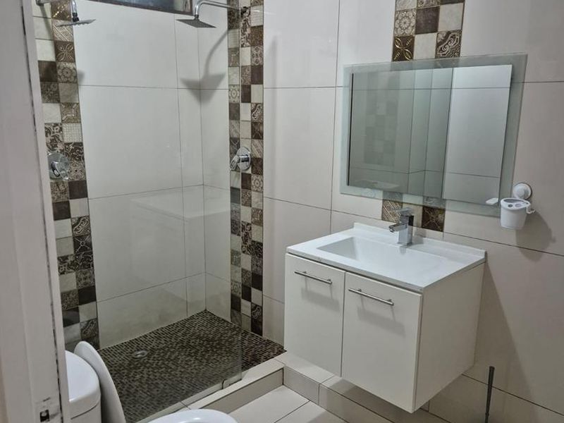 2 Bedroom modern Unit for Rent - Photo 3
