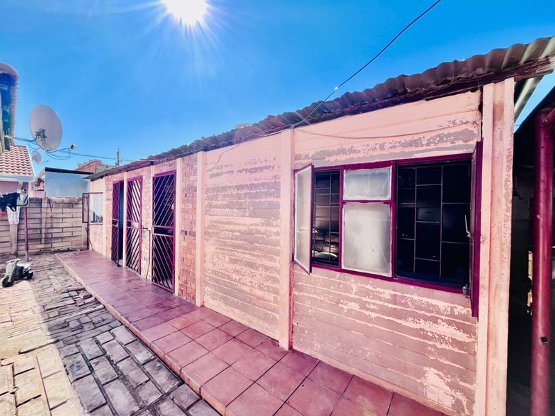 3 Bedroom House for Sale in Soshanguve - Photo 6