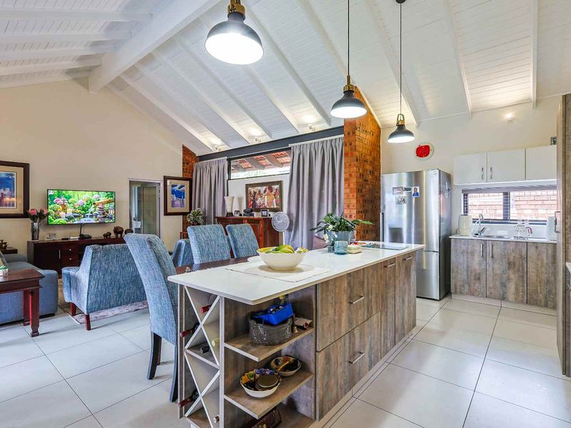 Stunning 2 Bedroom View Unit in The Retreat - Photo 7