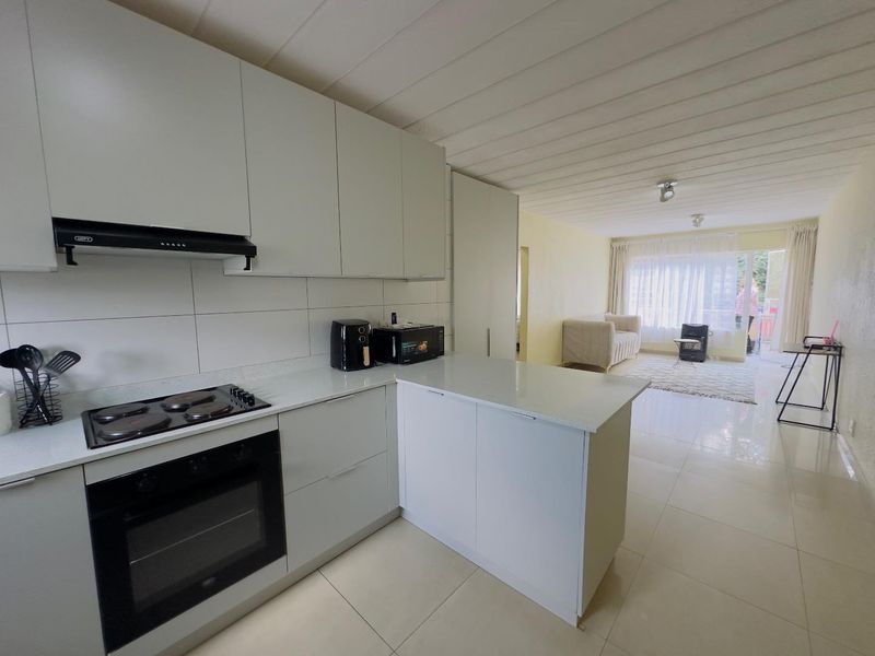 2 Bedroom Apartment for Sale in Glen Austin - Photo 5