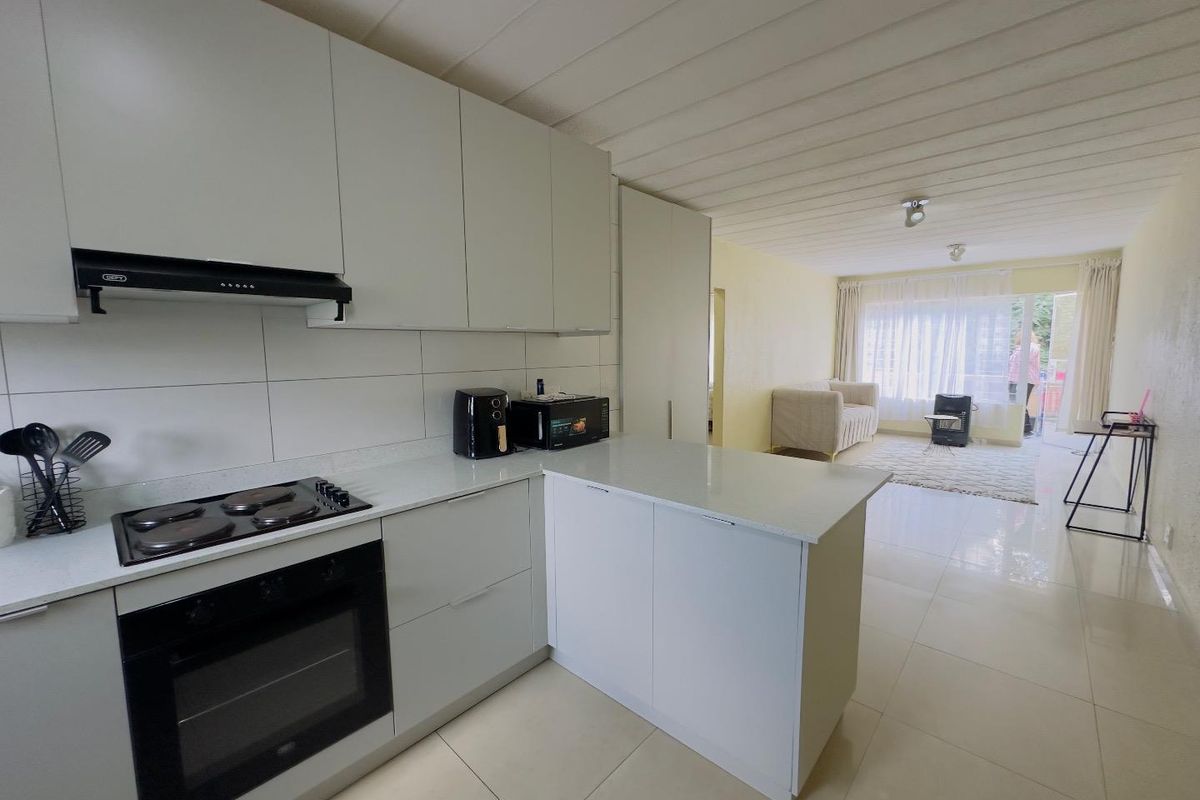 2 Bedroom Apartment for Sale in Glen Austin - Photo 5