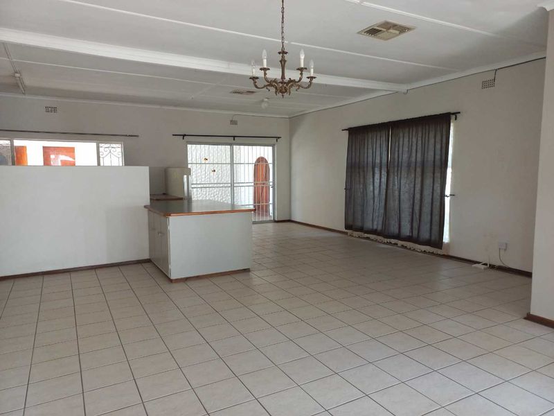 Lovely family home in a very popular area! - Photo 9