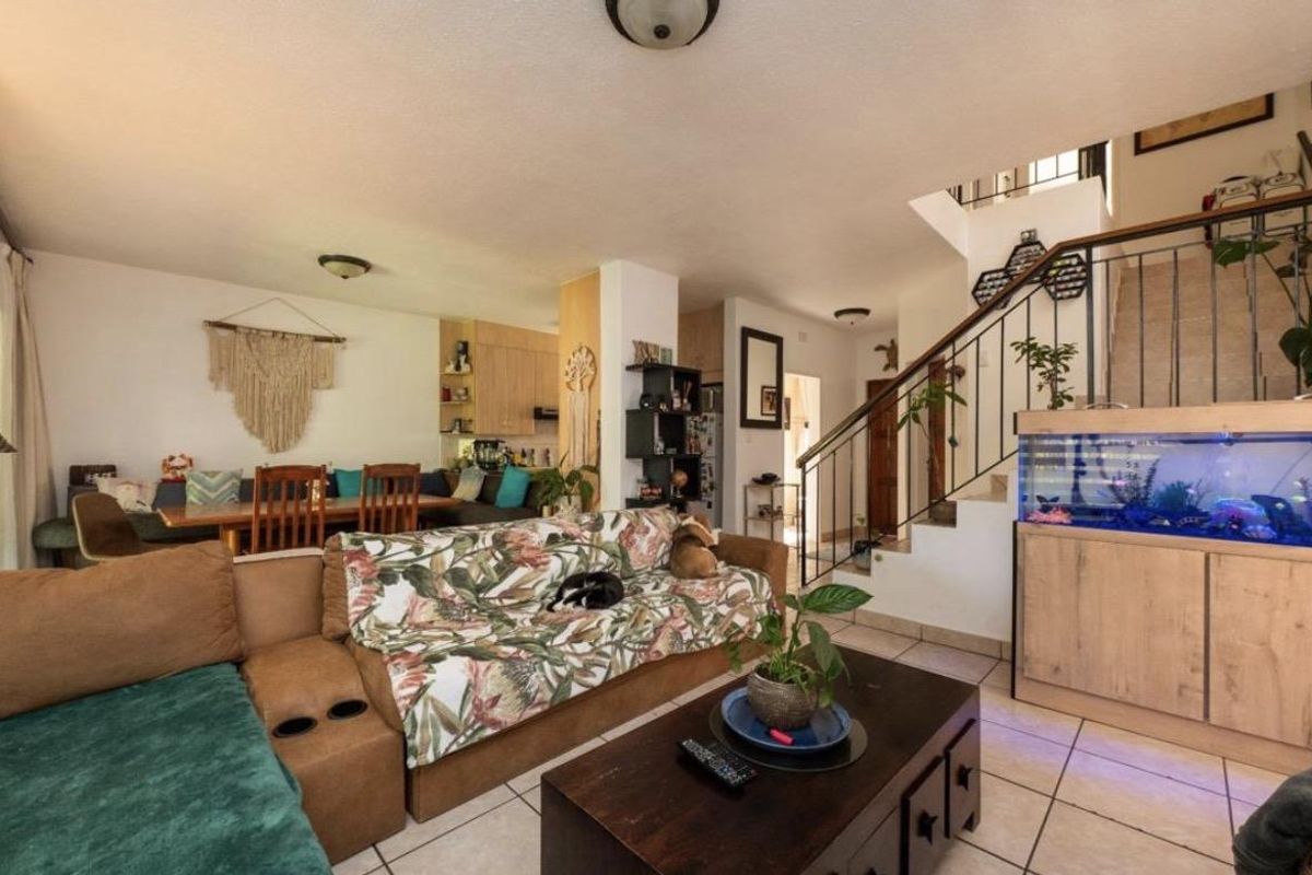 Elevated Family Living in a Secure Glenvista Setting - Photo 2