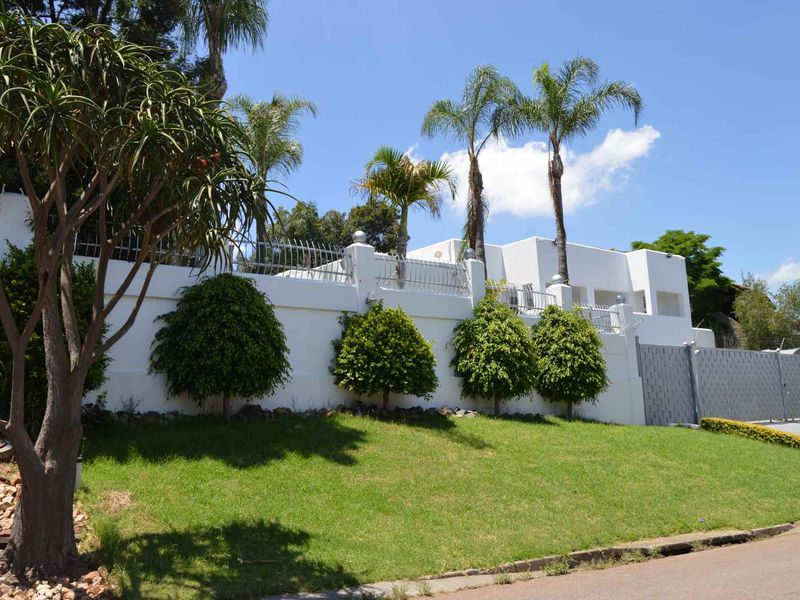 Stunning Furnished Home in Secure Estate with Breathtaking Sunset Views - Photo 2