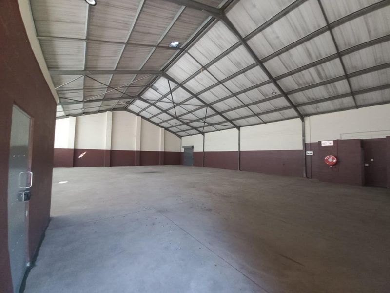 Versatile Industrial Warehouse Space in Empangeni Central for Lease. - Photo 2