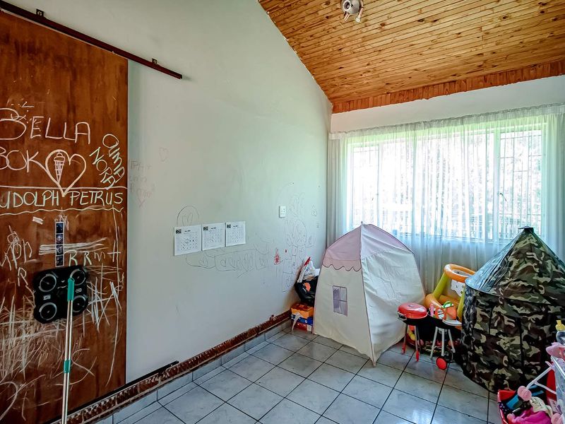 Well maintained Family Home on a large stand. - Photo 9