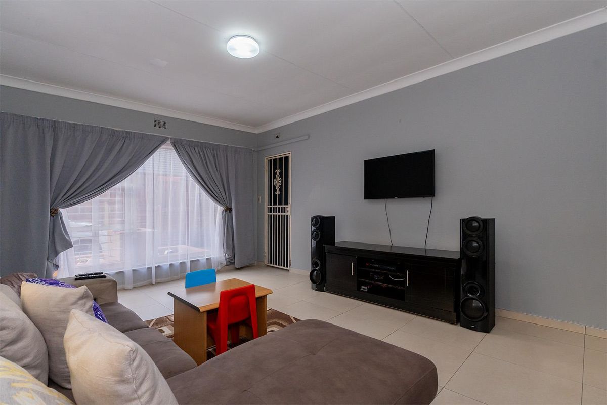 Spacious 3-Bedroom Family Home with Flatlet in Secure Boomed Area Birch Acres - Photo 4