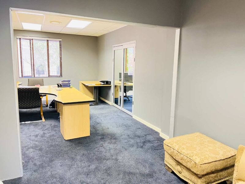Commercial Propery/Office for Rental in Honeydew - Roodepoort. - Photo 2