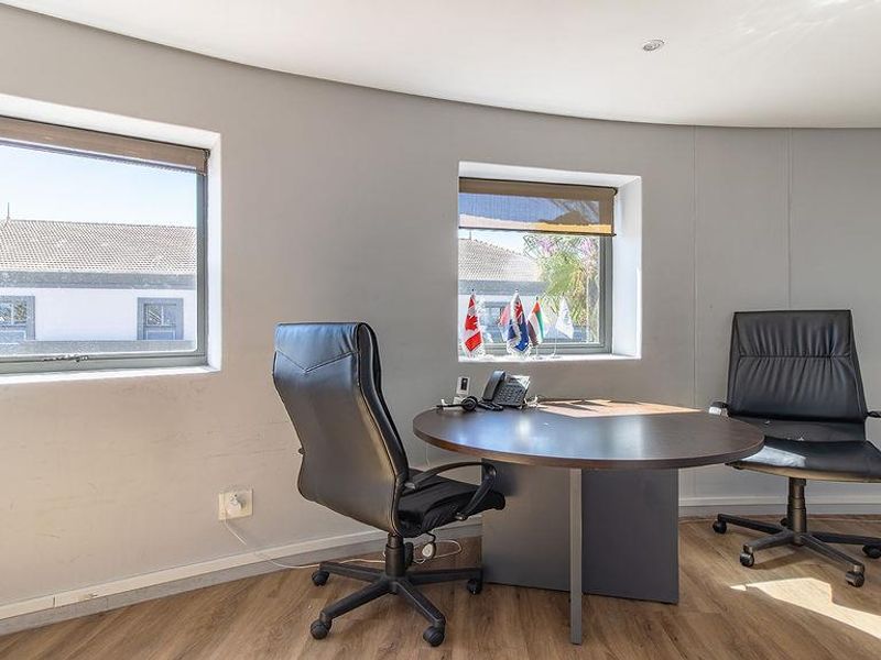 Elevate Your Brand with a Sleek Penthouse Office in Century City’s Premier Business Hub - Photo 2