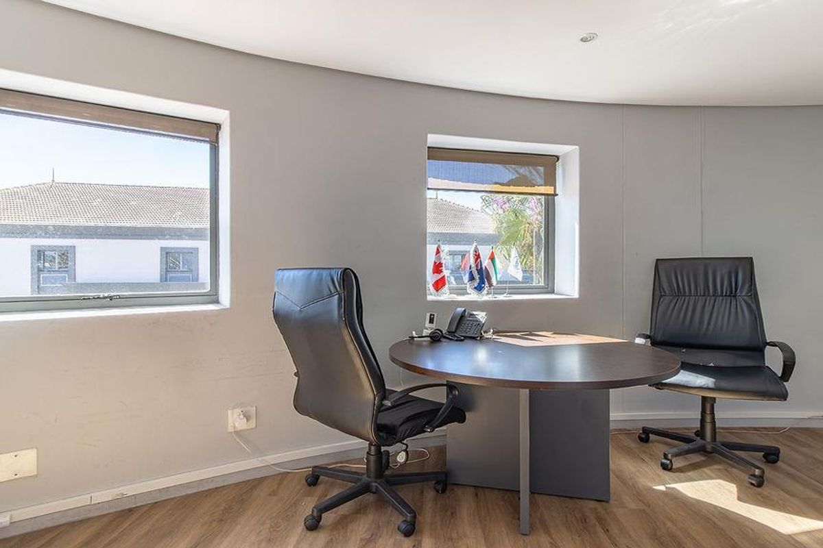 Elevate Your Brand with a Sleek Penthouse Office in Century City’s Premier Business Hub - Photo 2