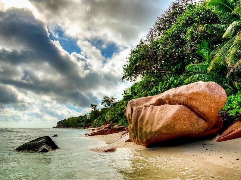 Exceptional beachfront development land La Digue - Photo 3
