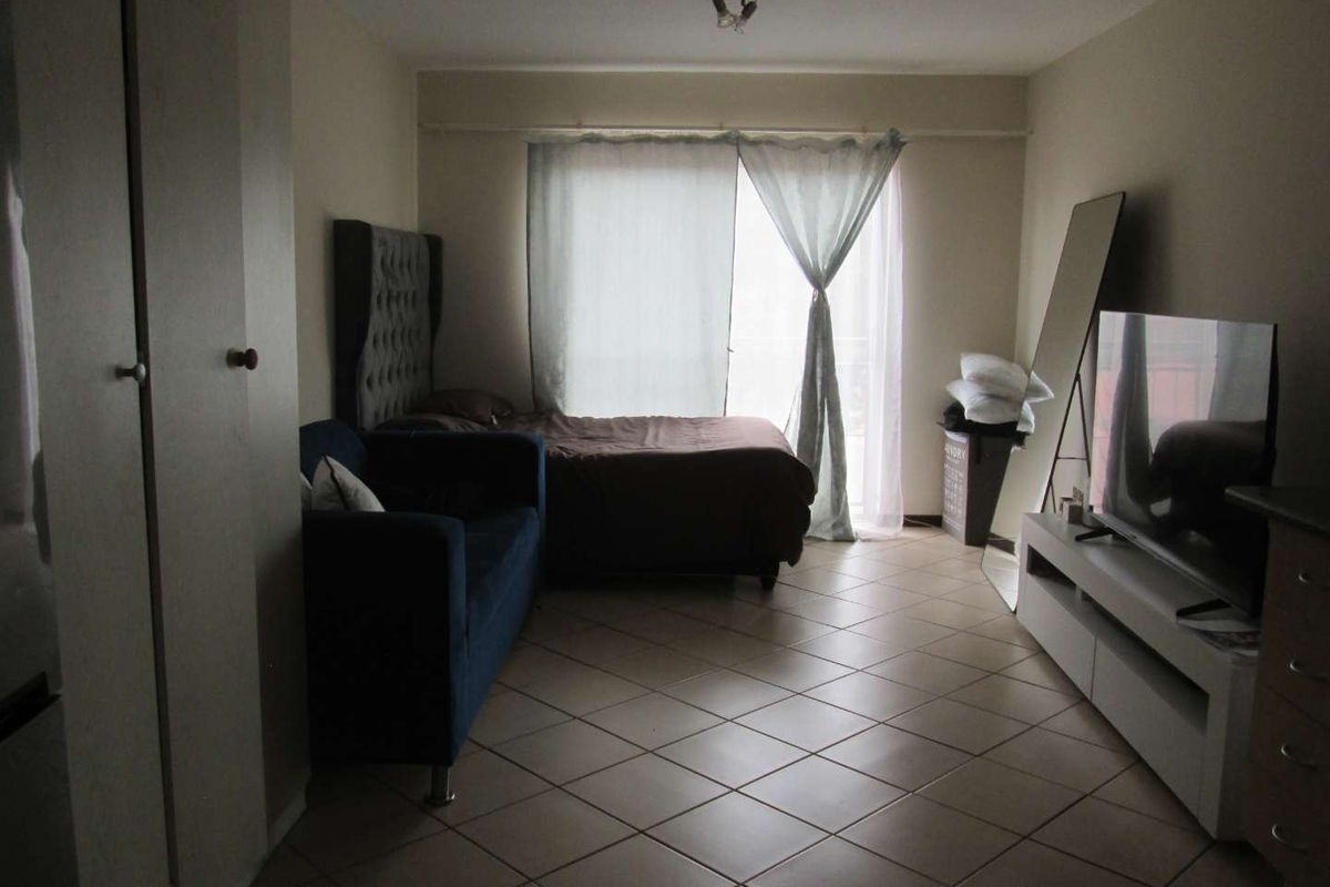 A VERY BEAUTIFUL NEAT AND CLEAN BACHELOR APARTMENT FOR SALE IN WONDERPARK ESTATE  BARGAIN - Photo 4
