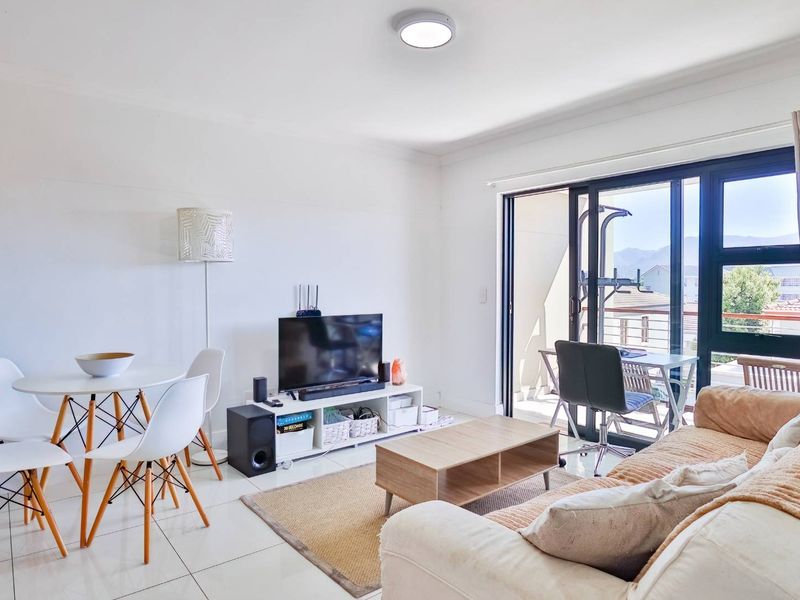 North-facing Modern Apartment With Views & Pooldeck! - Photo 5