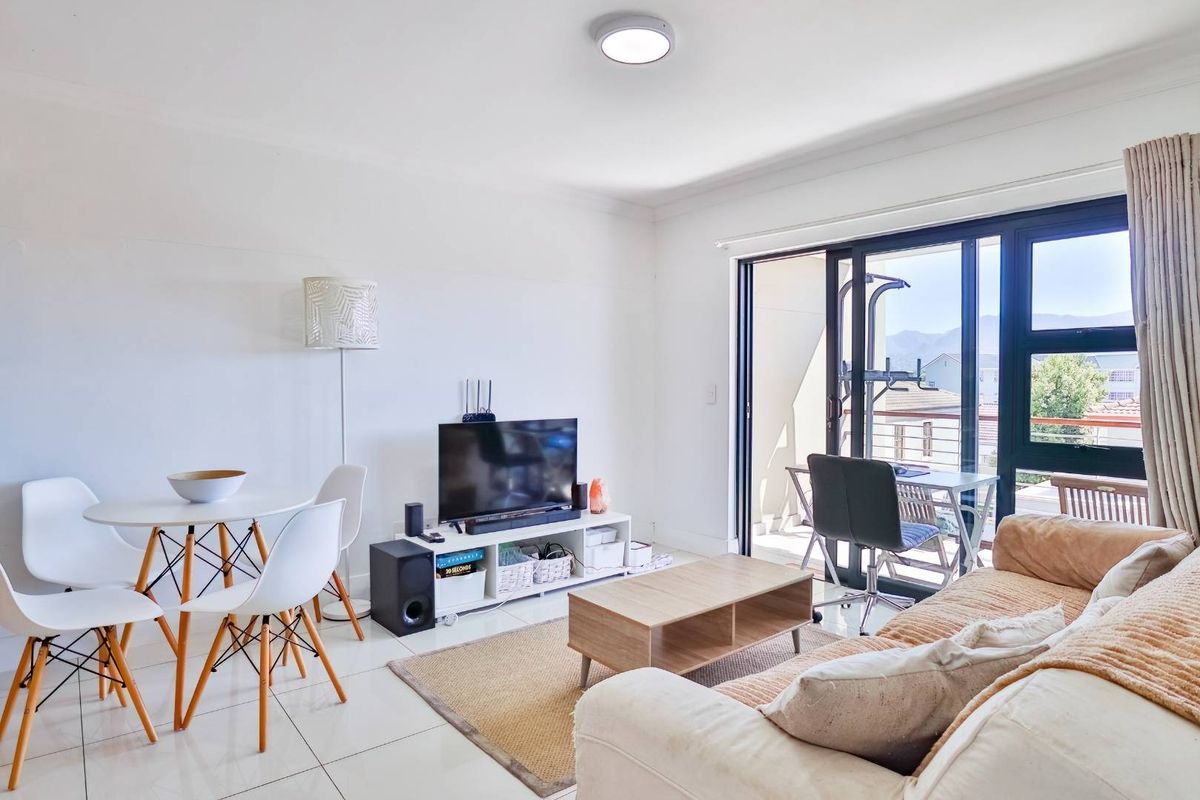 North-facing Modern Apartment With Views & Pooldeck! - Photo 5