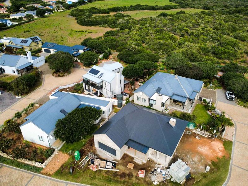 A prime, newly built home designed to satisfy the most discerning buyer. - Photo 2