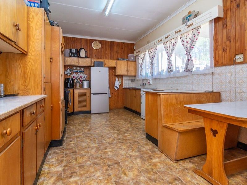 Spacious family Home with flatlet in tranquil Wilro Park - Photo 3