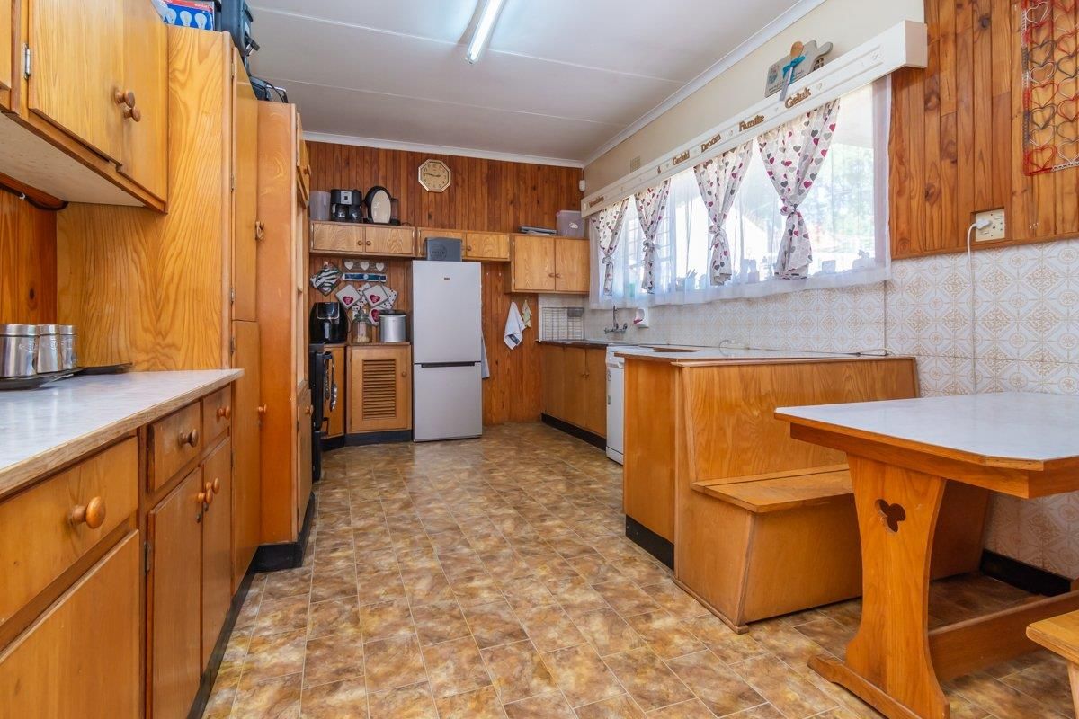 Spacious family Home with flatlet in tranquil Wilro Park - Photo 3