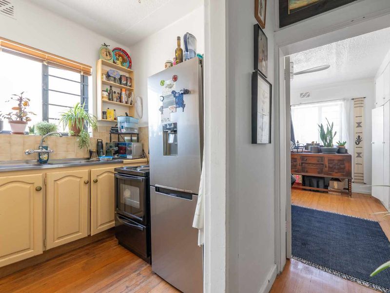 One Bedroom Apartment in Prime Vredehoek Location - Photo 8