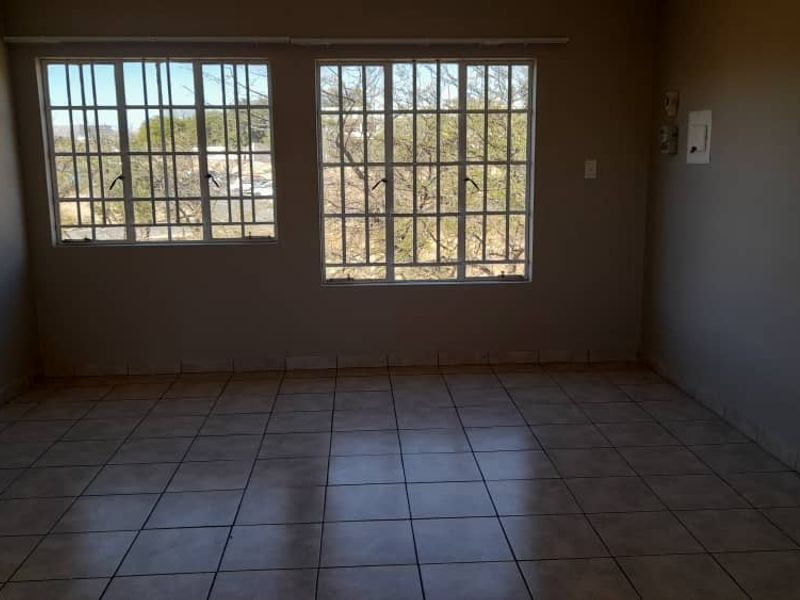 safe two bedroom apartment near amenities - Photo 4