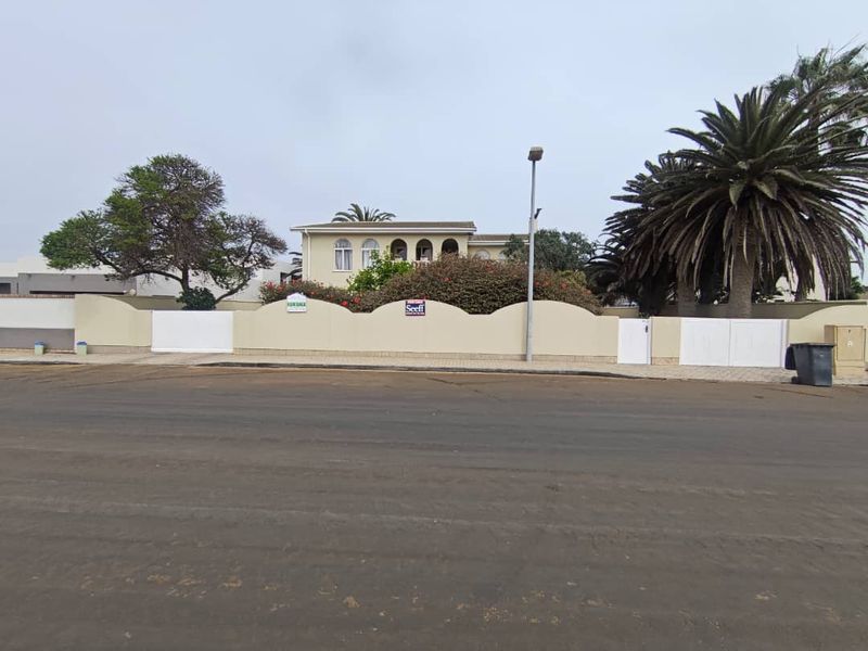 Beautiful House For Sale - Swakopmund - Photo 2