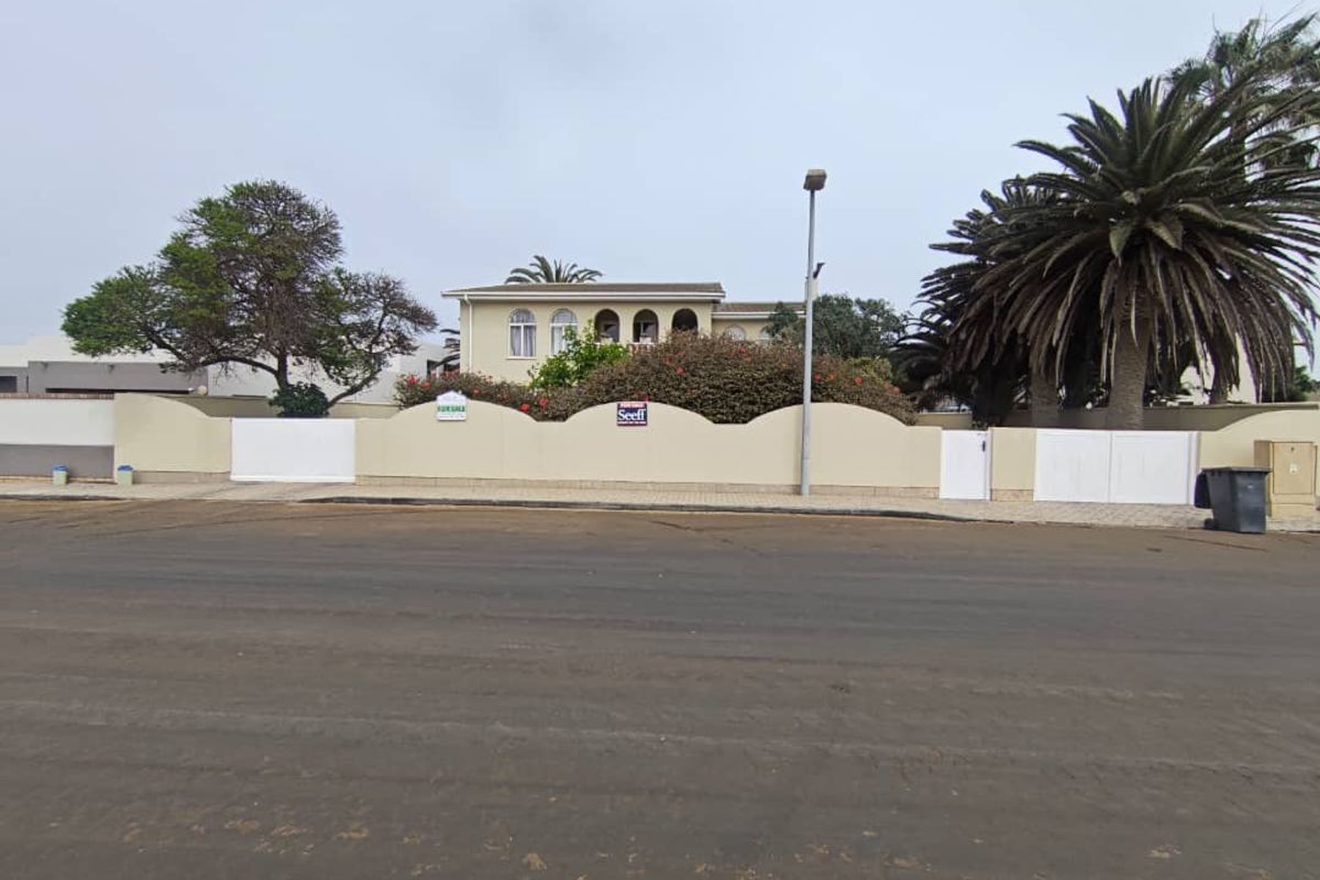 Beautiful House For Sale - Swakopmund - Photo 2