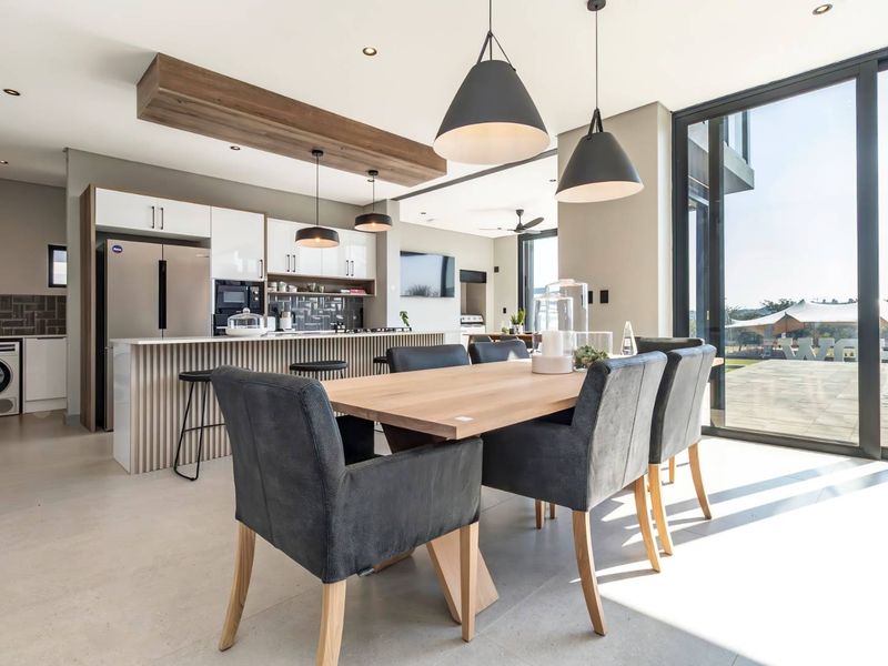 Stylish and sophisticated luxury new home - Photo 9