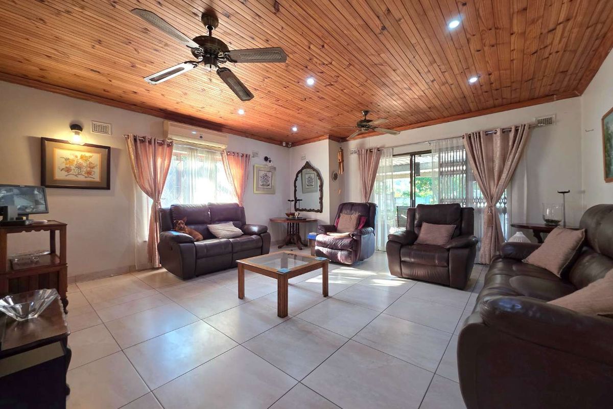 Spacious 4-Bedroom Family Home for Sale in Northdene/ Queensburgh - Photo 5