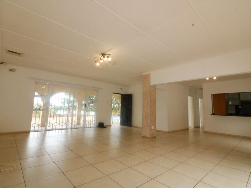Secure 3 Bed House With Granny Cottage - Pet Friendly - Photo 5