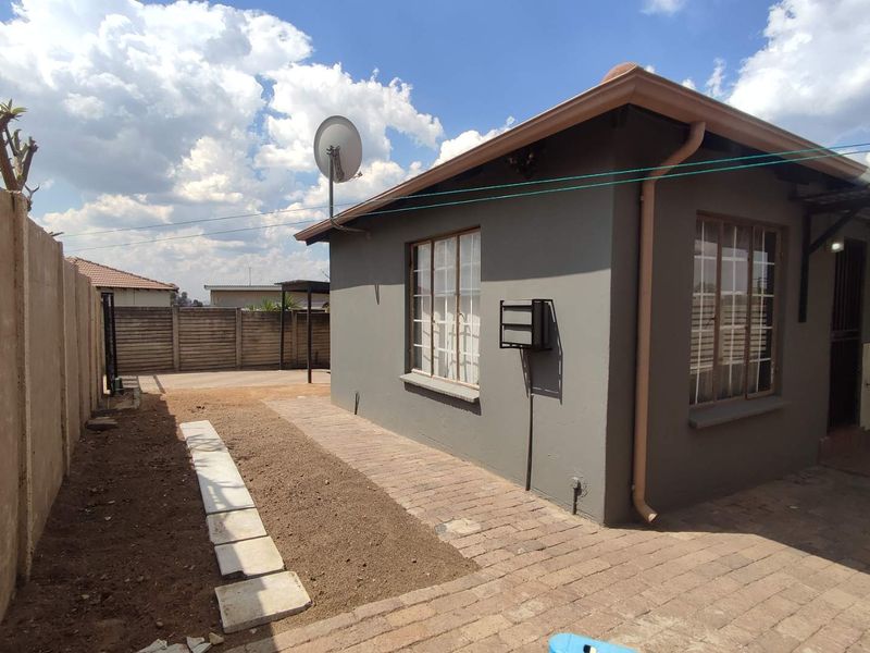 3 Bedroom House for Sale in  Cosmo City - Photo 3