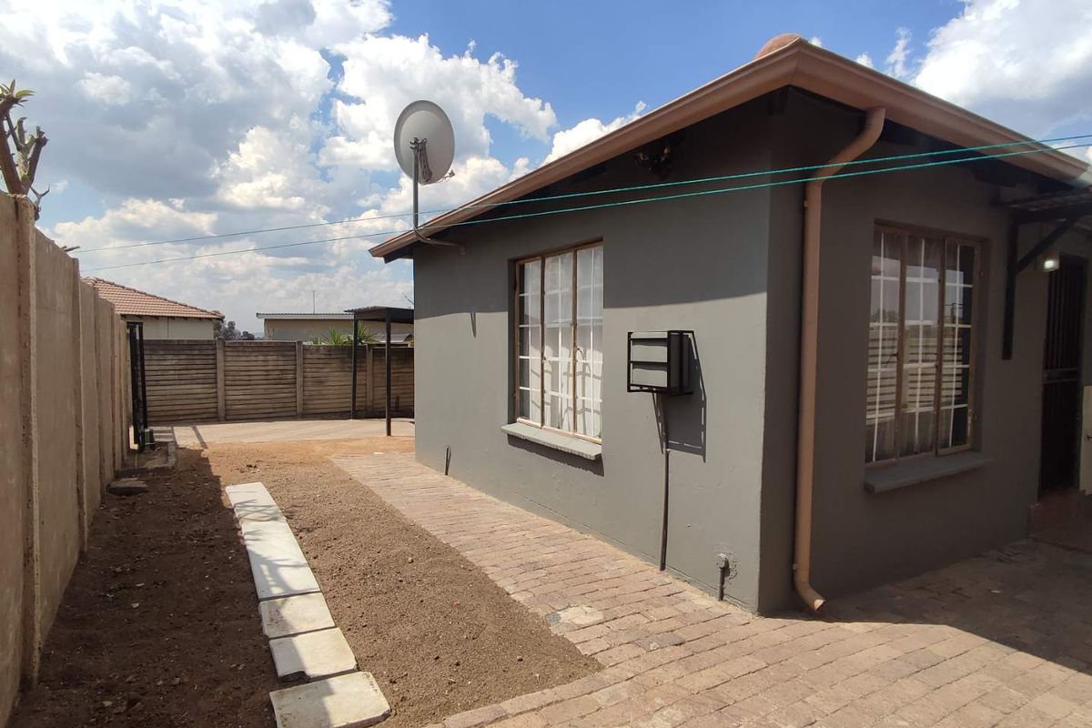 3 Bedroom House for Sale in  Cosmo City - Photo 3